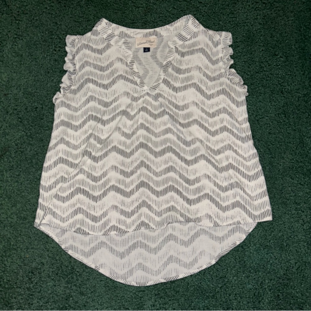 Universal Thread Cream Ruffled Sleeveless Blouse